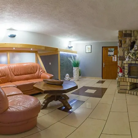 U Hanki Jacuzzi & Sauna Отель типа 